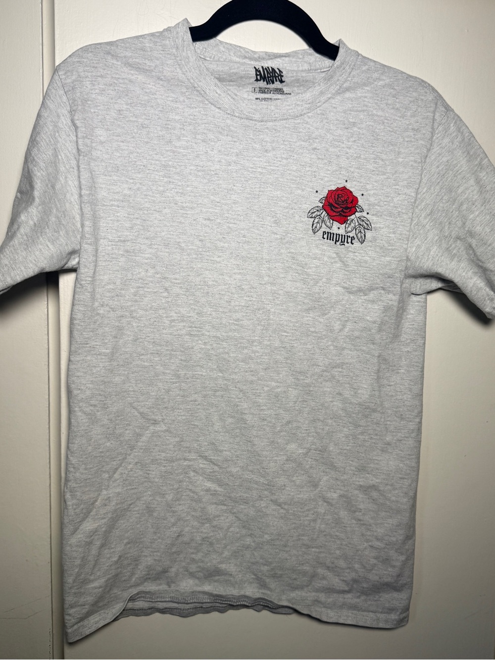 Empyre Men’s Light Gray Tee with Red Rose Graphic Small